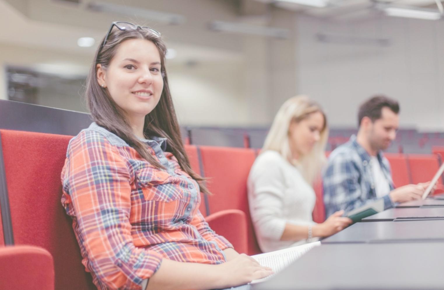 Participants en discussion lors d'un atelier de modélisation financière